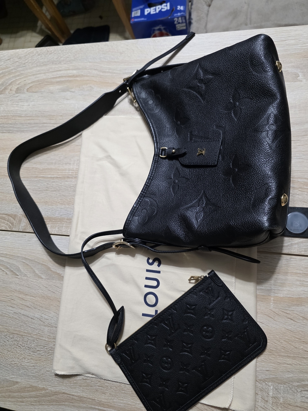 Louis Vuitton CarryAll MM - Picture 3 of 6